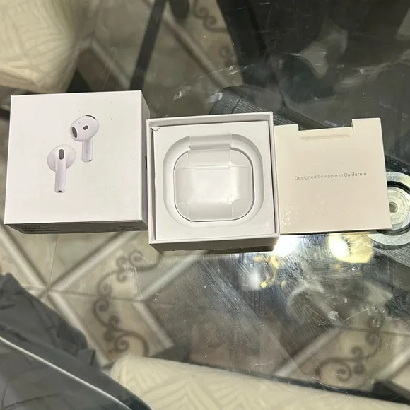 Apple AirPods 4 active noise cancellation